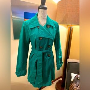 new without tags. Old Navy Kelly Green Belted Trench Coat.